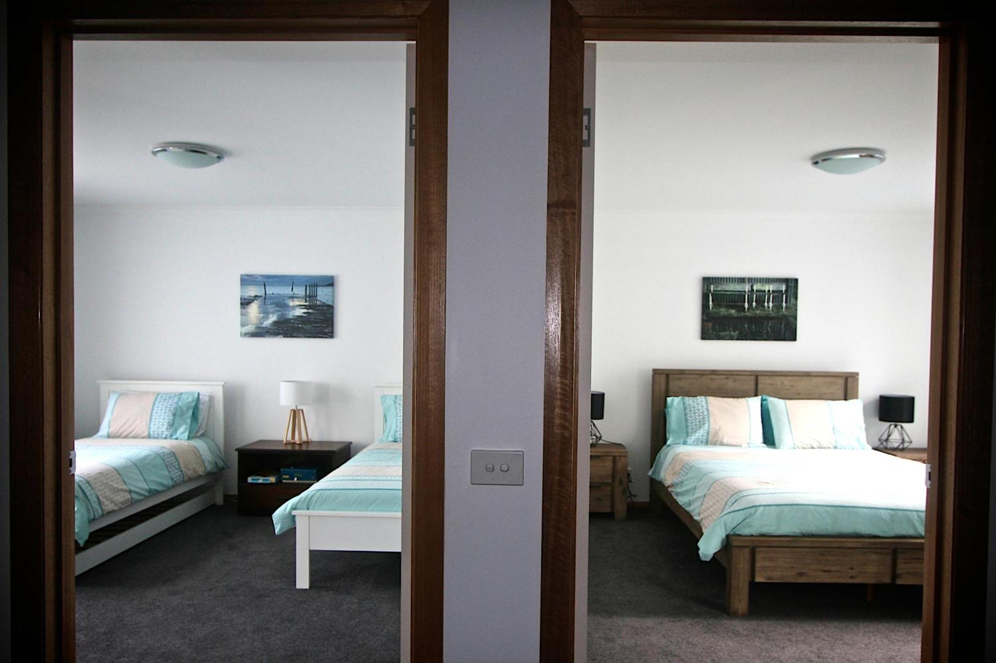Penguin Beachfront Apartments Стая снимка