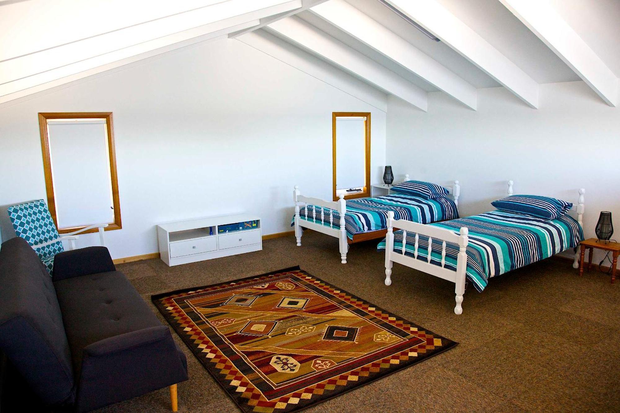 Penguin Beachfront Apartments Стая снимка