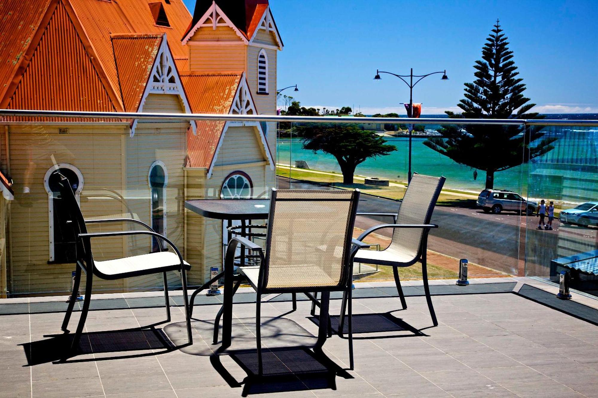 Penguin Beachfront Apartments Стая снимка