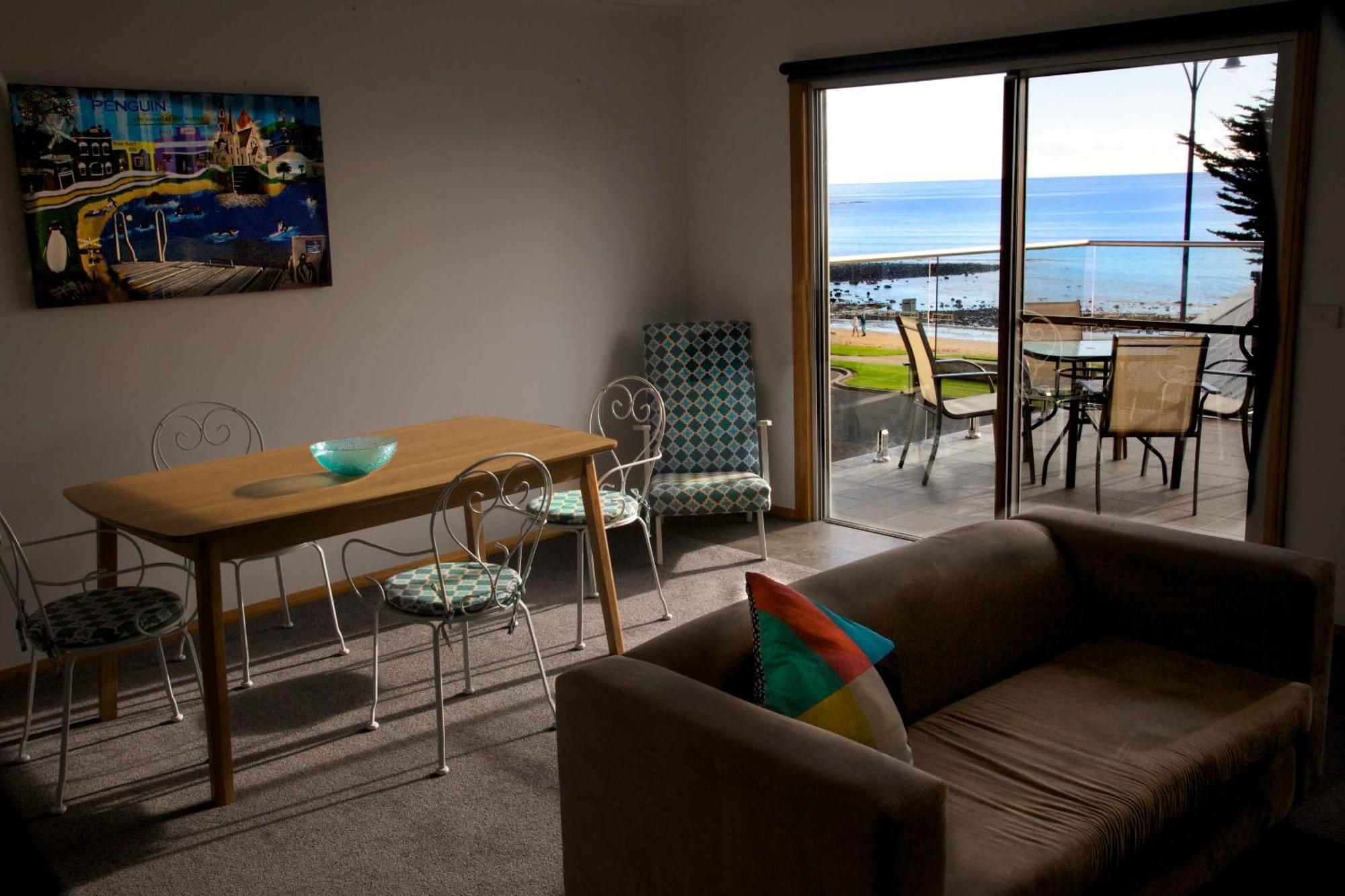Penguin Beachfront Apartments Стая снимка