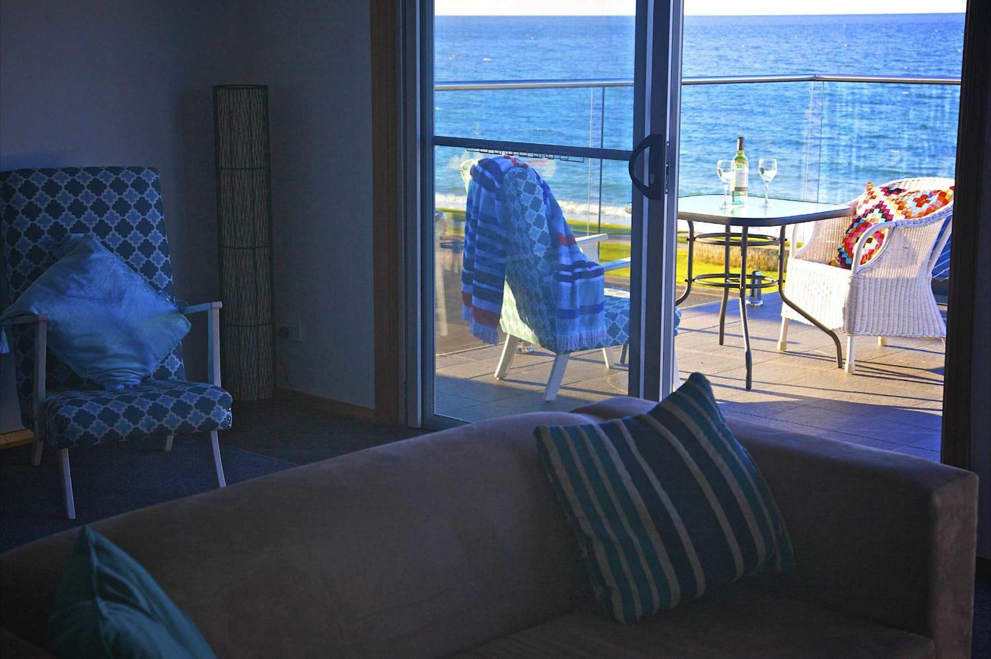 Penguin Beachfront Apartments Стая снимка