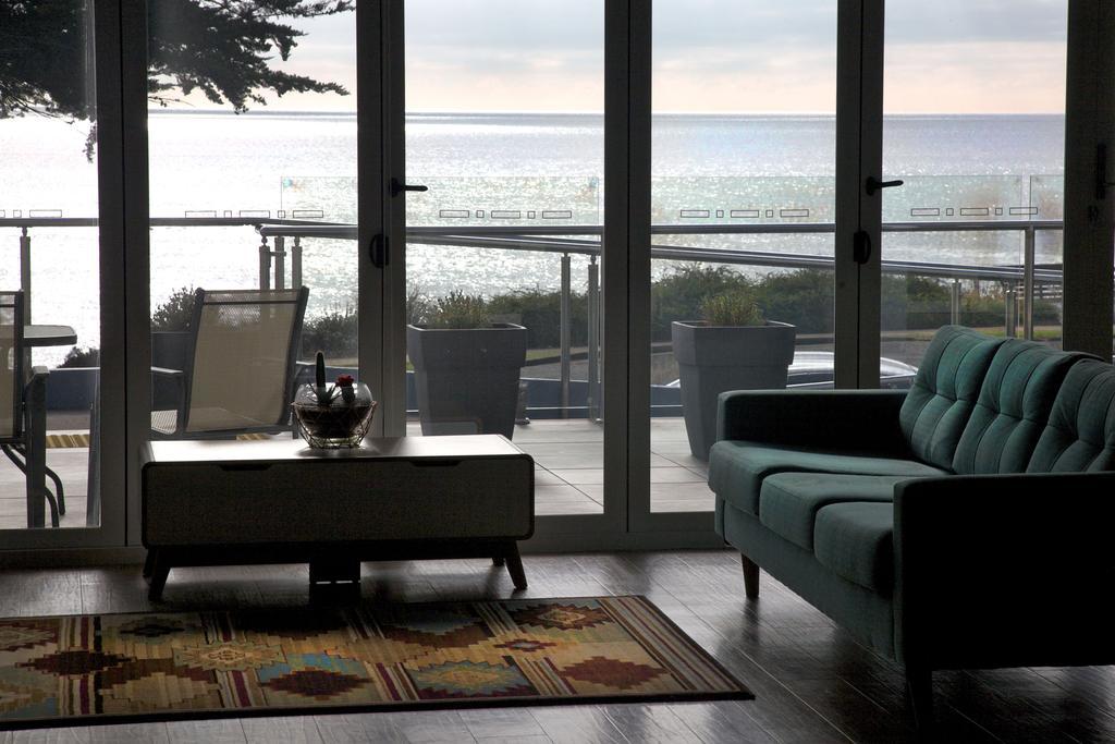 Penguin Beachfront Apartments Екстериор снимка