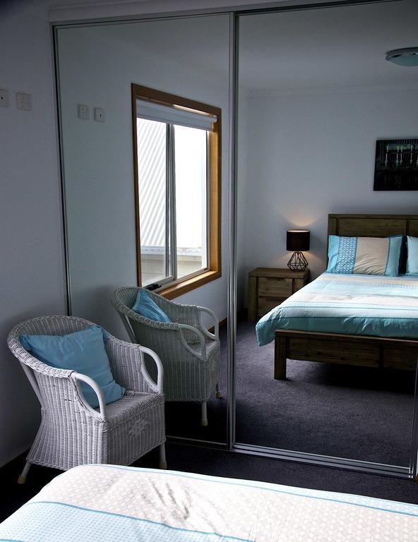 Penguin Beachfront Apartments Стая снимка