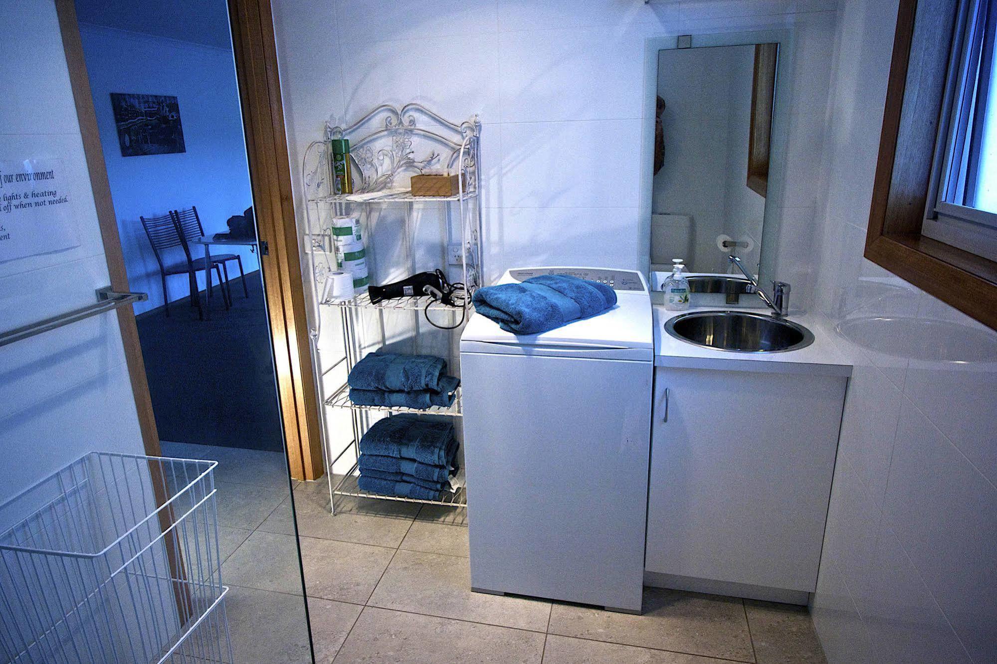 Penguin Beachfront Apartments Екстериор снимка