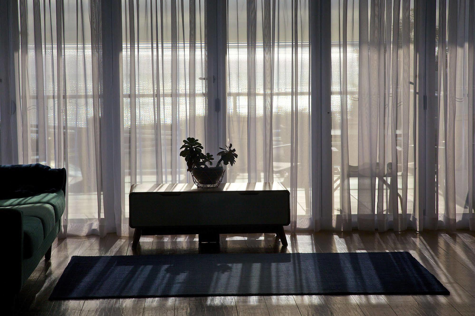 Penguin Beachfront Apartments Екстериор снимка