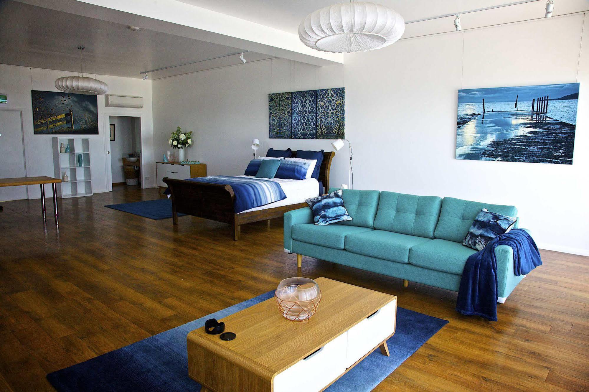 Penguin Beachfront Apartments Екстериор снимка