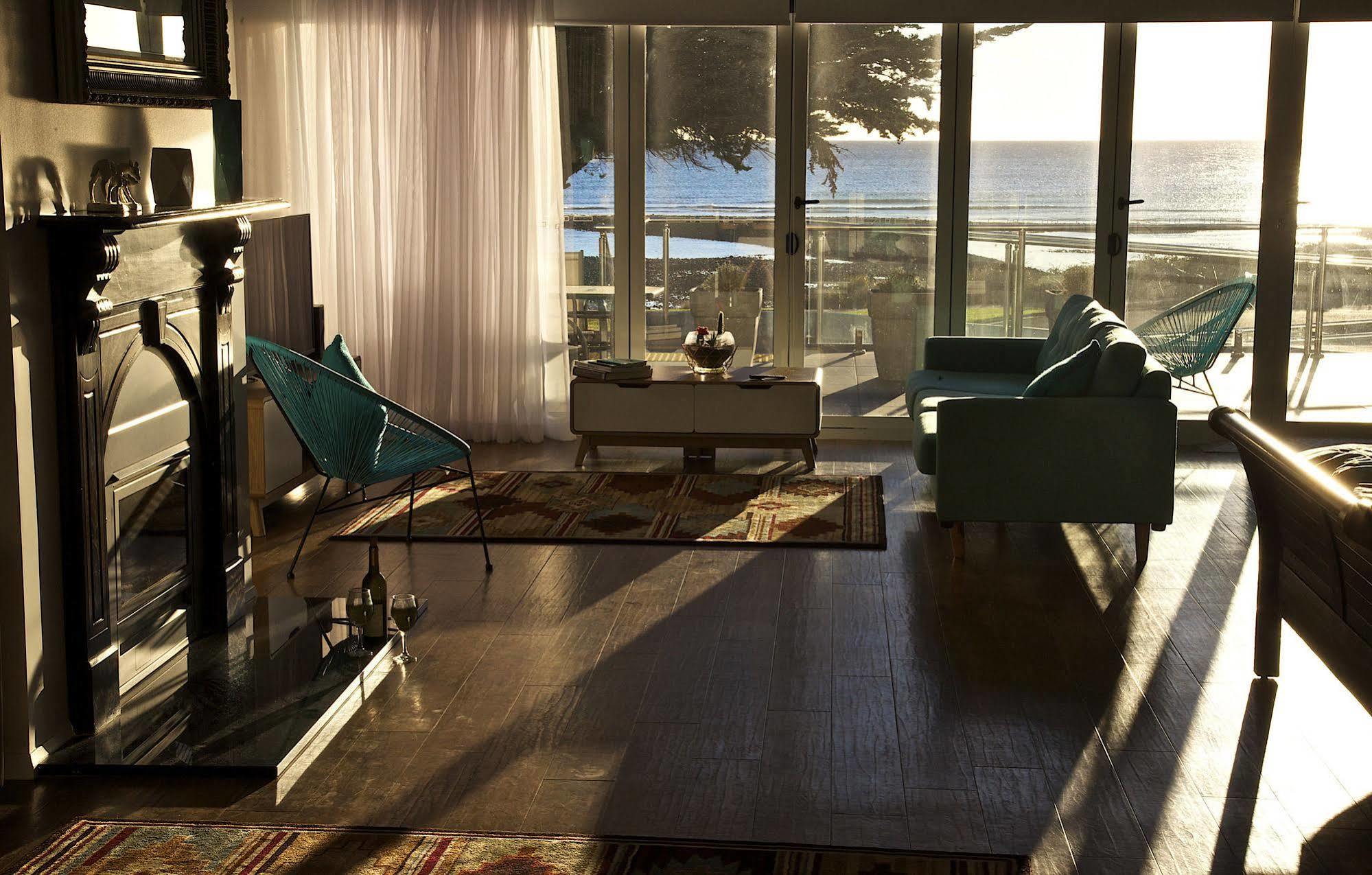 Penguin Beachfront Apartments Екстериор снимка