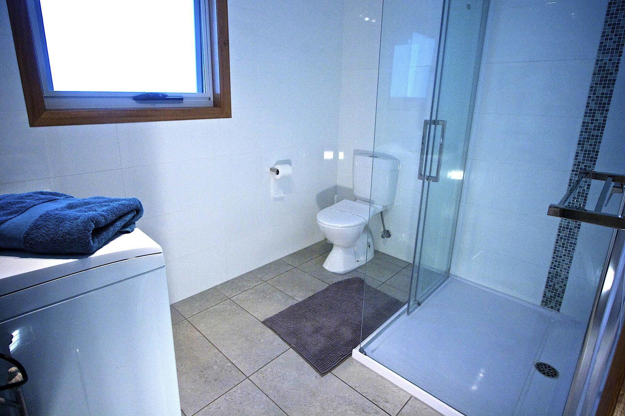 Penguin Beachfront Apartments Екстериор снимка