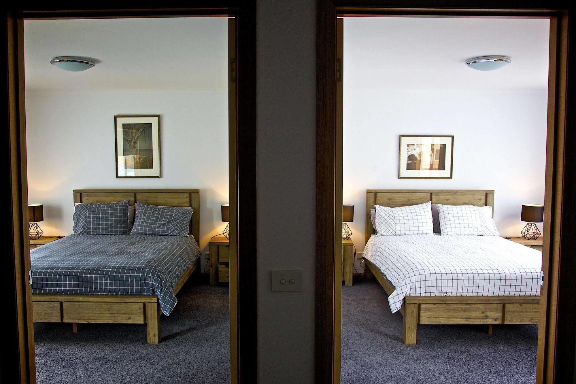 Penguin Beachfront Apartments Екстериор снимка