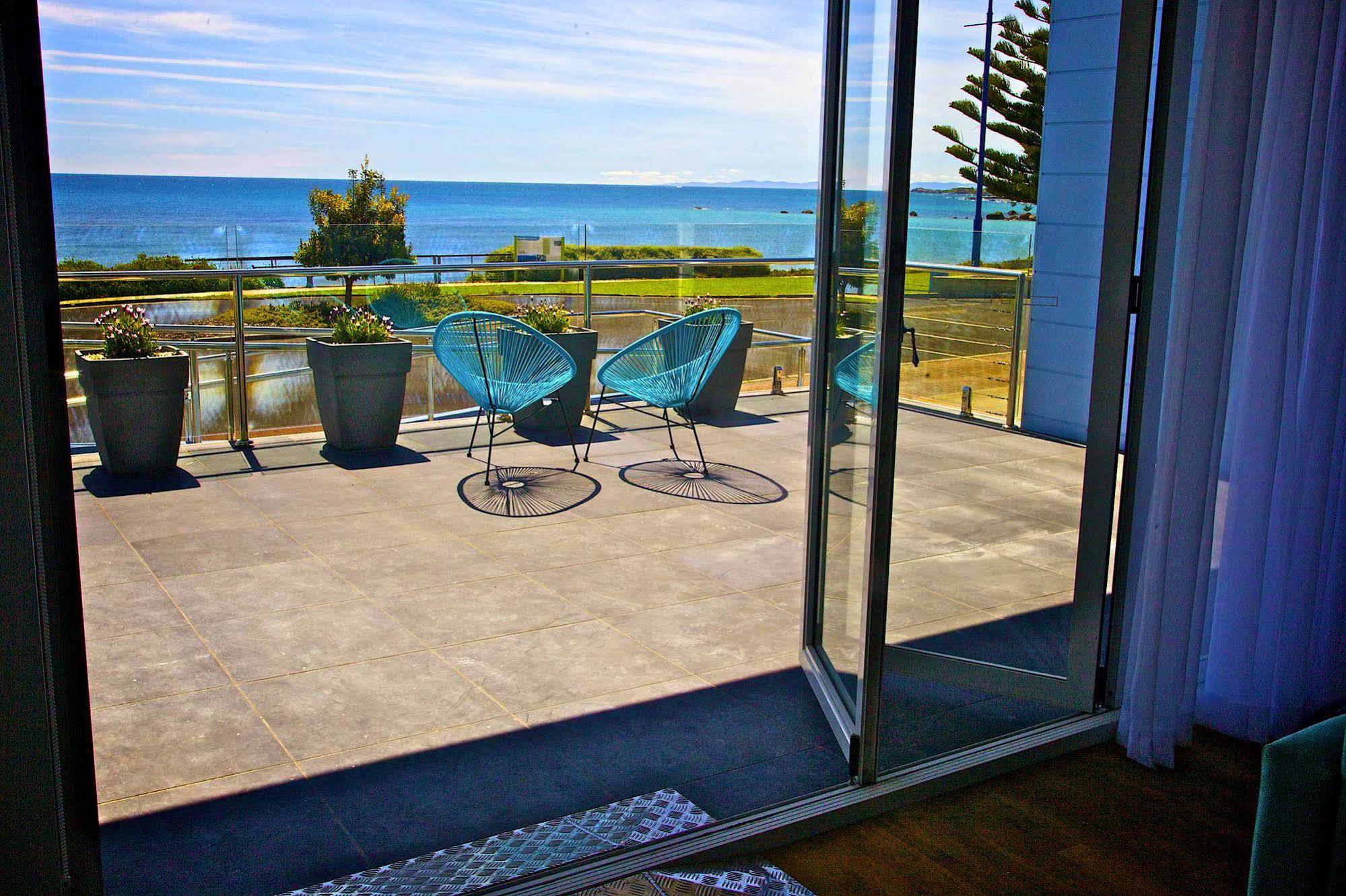 Penguin Beachfront Apartments Екстериор снимка