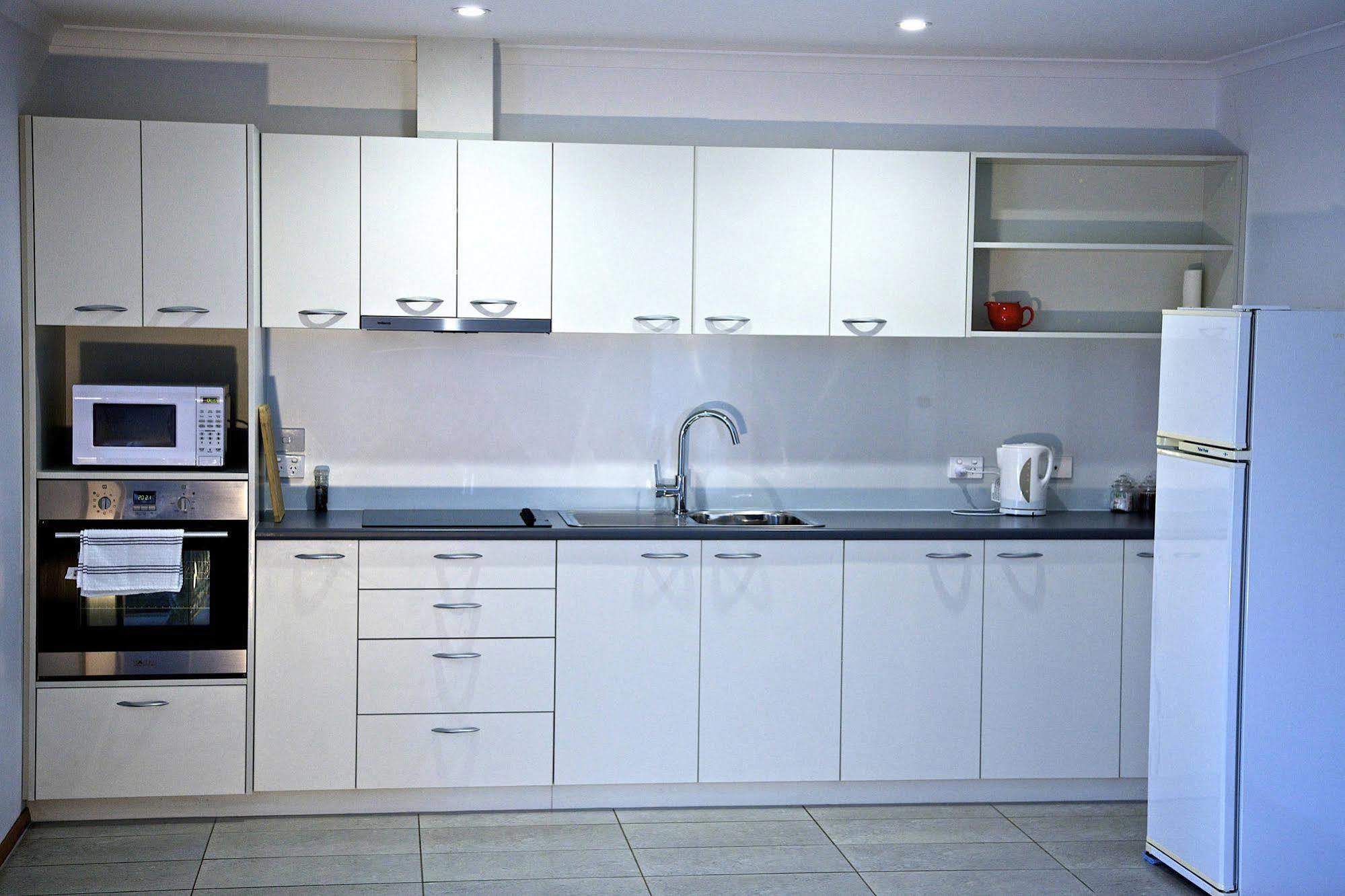 Penguin Beachfront Apartments Екстериор снимка