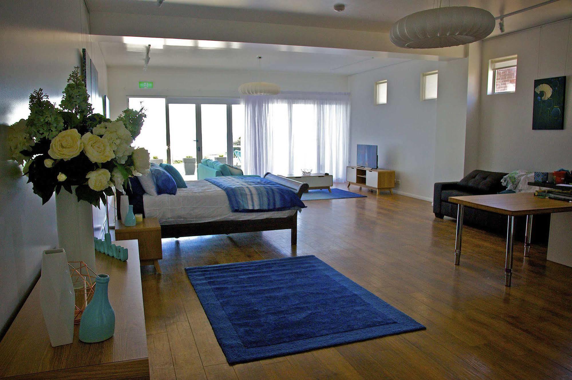 Penguin Beachfront Apartments Екстериор снимка